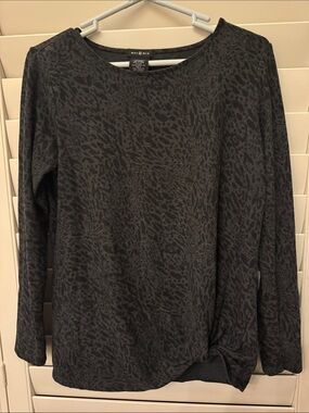 Max & Mia Women's Long Sleeve Crewneck Top in Charcoal Animal Print